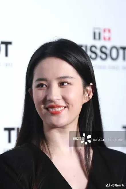 胖了两年,刘亦菲终于瘦了!