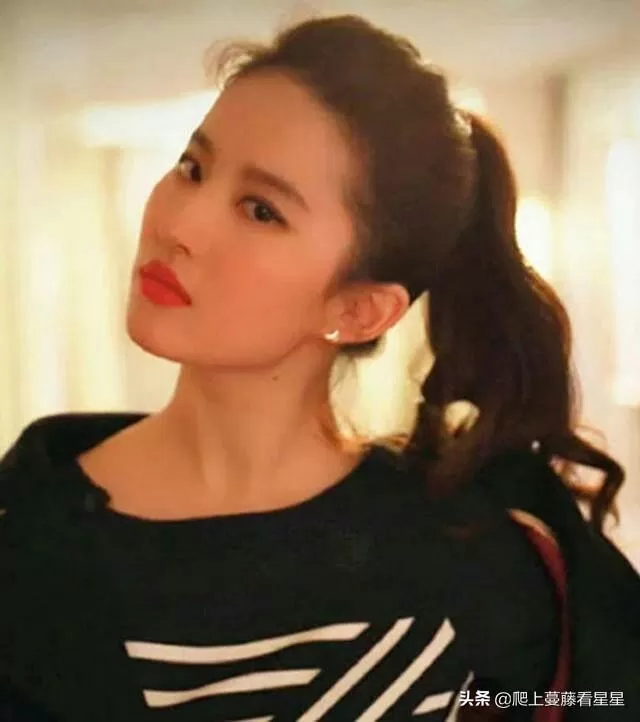 刘亦菲作品很少刘亦菲,商业也很少,为什么还没有过气?