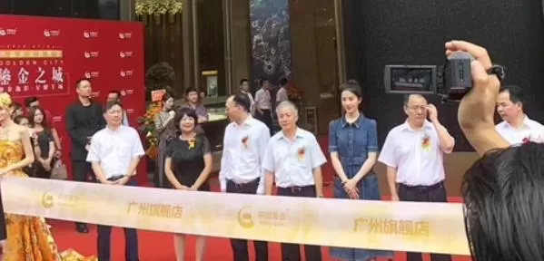 胖了两年,刘亦菲终于瘦了!