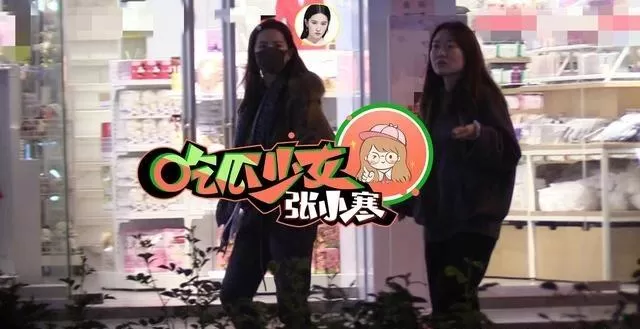 天仙刘亦菲好朴素！戴“10元”店廉价帽刘亦菲，穿着臃肿却显清纯灵动