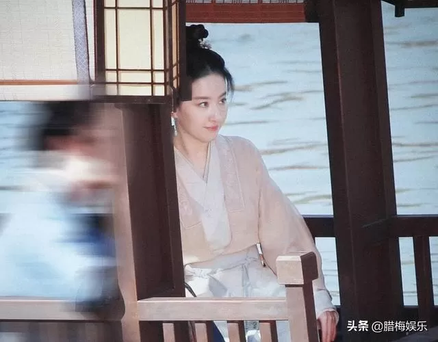 刘亦菲《梦华录》路透刘亦菲,细看她生图下的五官,和十年前差距很明显