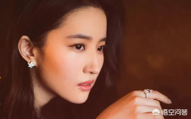 刘亦菲真的很漂亮吗刘亦菲,为什么我不这么认为,大多数人认为她的美是气质还是颜值呢?