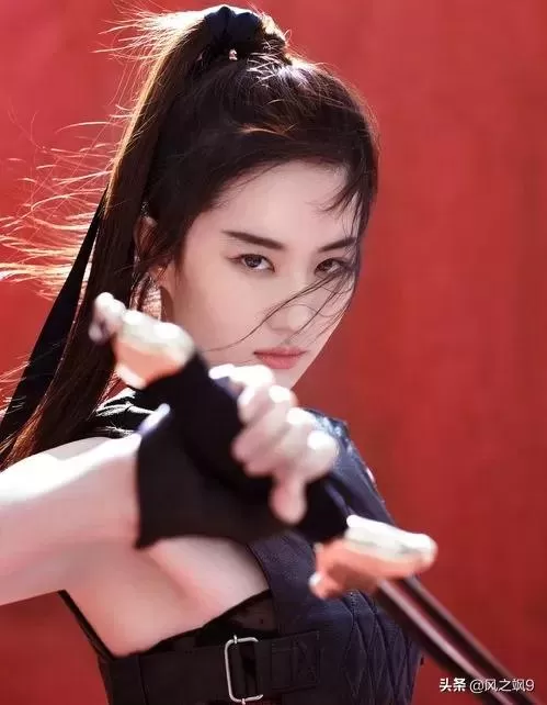 刘亦菲在演小龙女的时候只有18岁刘亦菲，而她是怎样演出的？