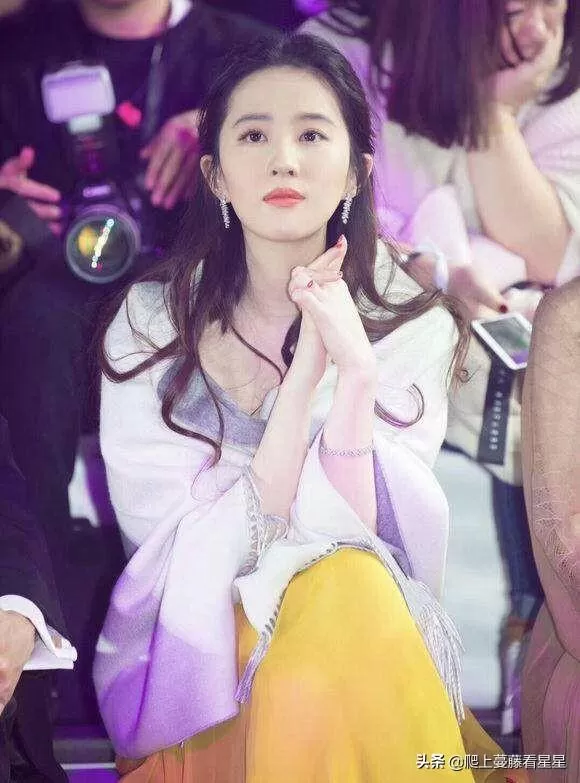 刘亦菲作品很少刘亦菲,商业也很少,为什么还没有过气?
