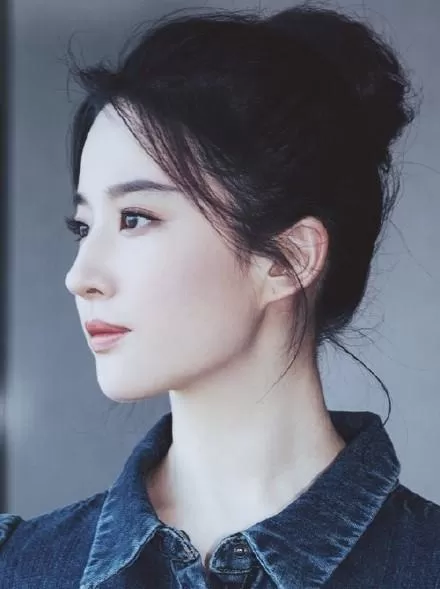 胖了两年,刘亦菲终于瘦了!