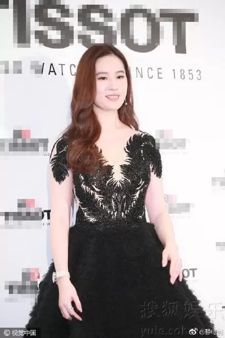 胖了两年,刘亦菲终于瘦了!