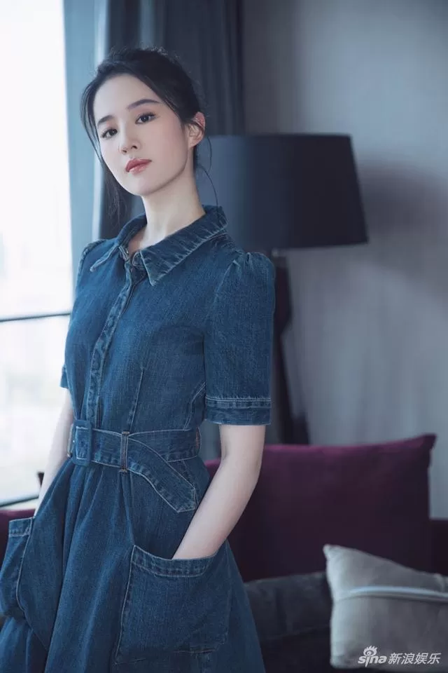 胖了两年,刘亦菲终于瘦了!