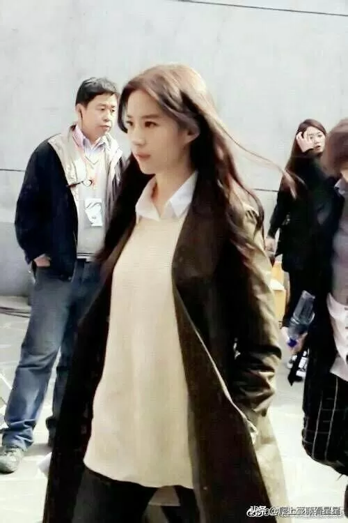 刘亦菲作品很少刘亦菲,商业也很少,为什么还没有过气?