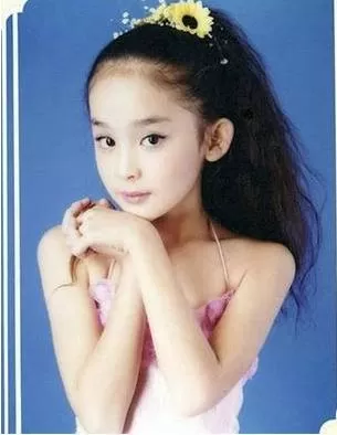 女星的童年照,杨幂可爱,刘亦菲气质,娜扎精