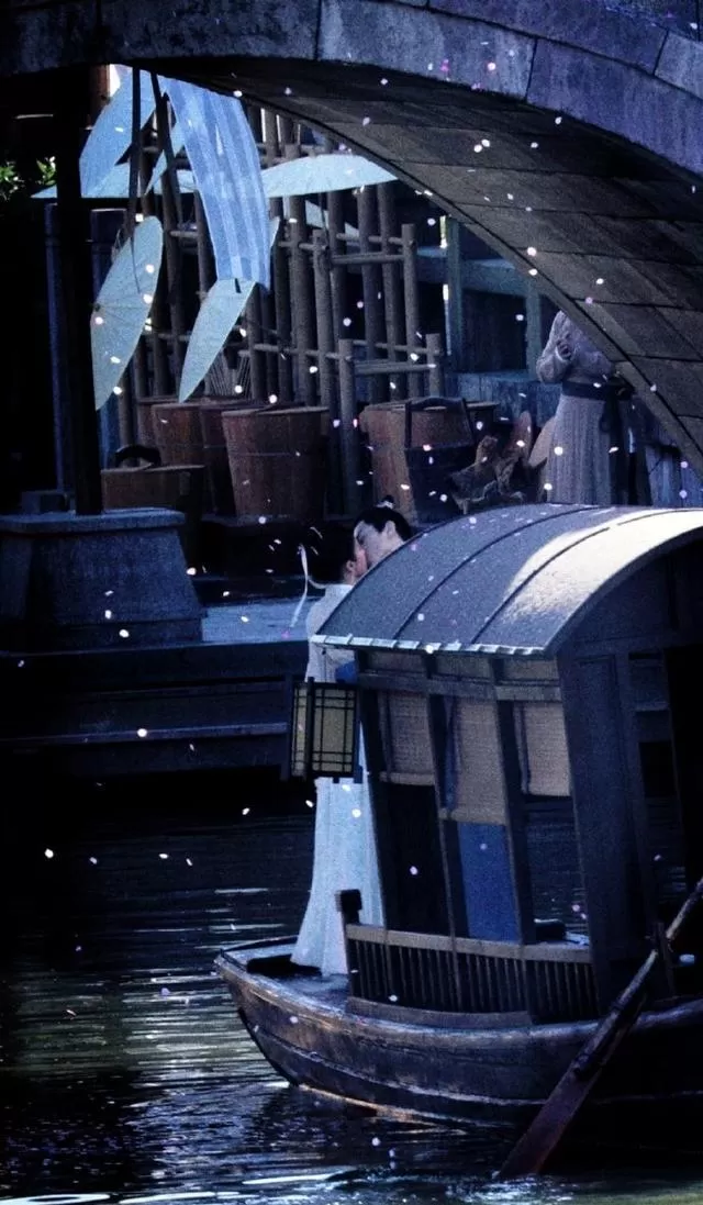 刘亦菲新剧造型曝光刘亦菲,“小龙女”与陈晓在船上激吻,梦回赵灵儿