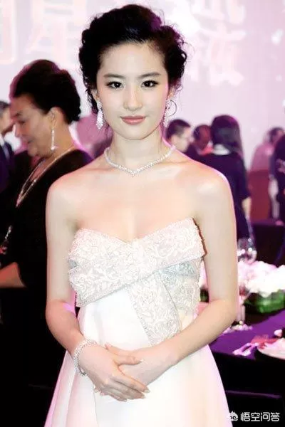 当年绯闻中易建联和刘亦菲若结合刘亦菲，到底是谁高攀了谁？