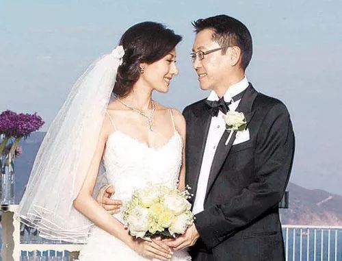 有人45岁还能吊打刘亦菲,有人为亡夫终身不再嫁...那些年的港星都还好吗?