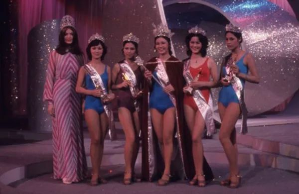 有人45岁还能吊打刘亦菲,有人为亡夫终身不再嫁...那些年的港星都还好吗?