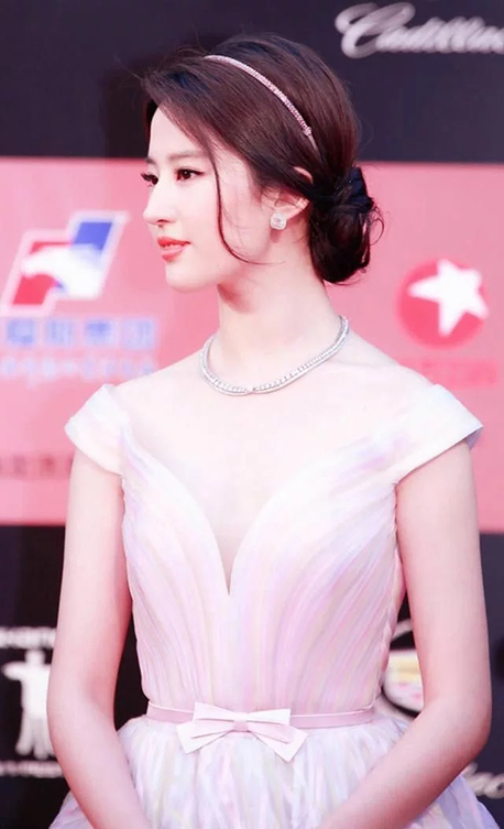 刘亦菲还是这么仙，光眼睛就能迷死人