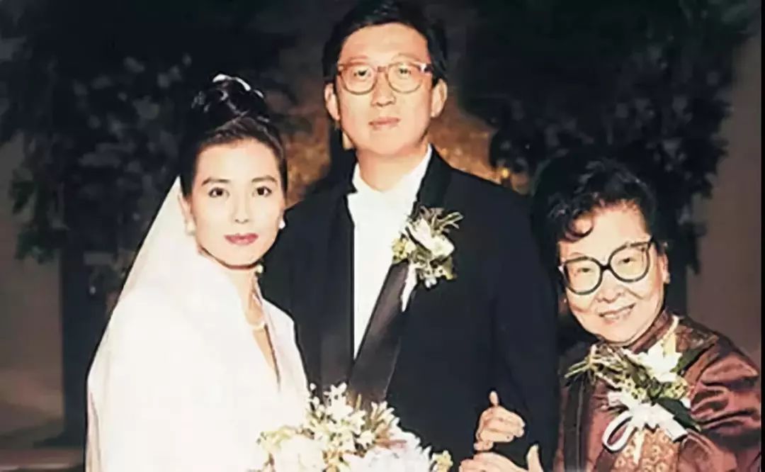 有人45岁还能吊打刘亦菲,有人为亡夫终身不再嫁...那些年的港星都还好吗?