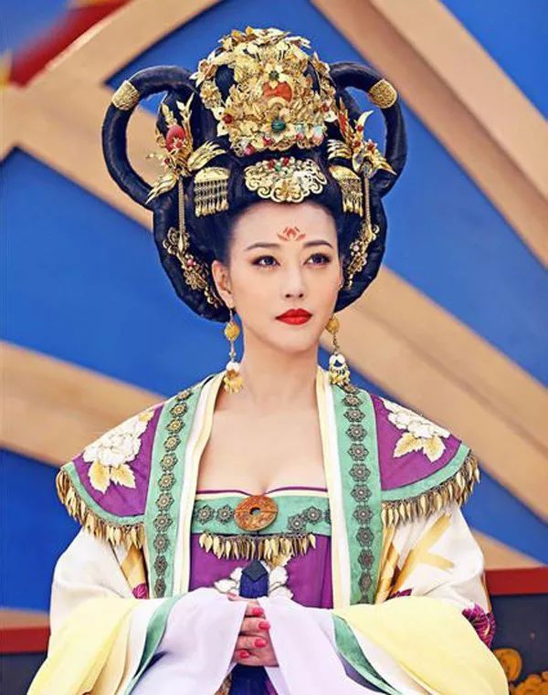 有人45岁还能吊打刘亦菲,有人为亡夫终身不再嫁...那些年的港星都还好吗?