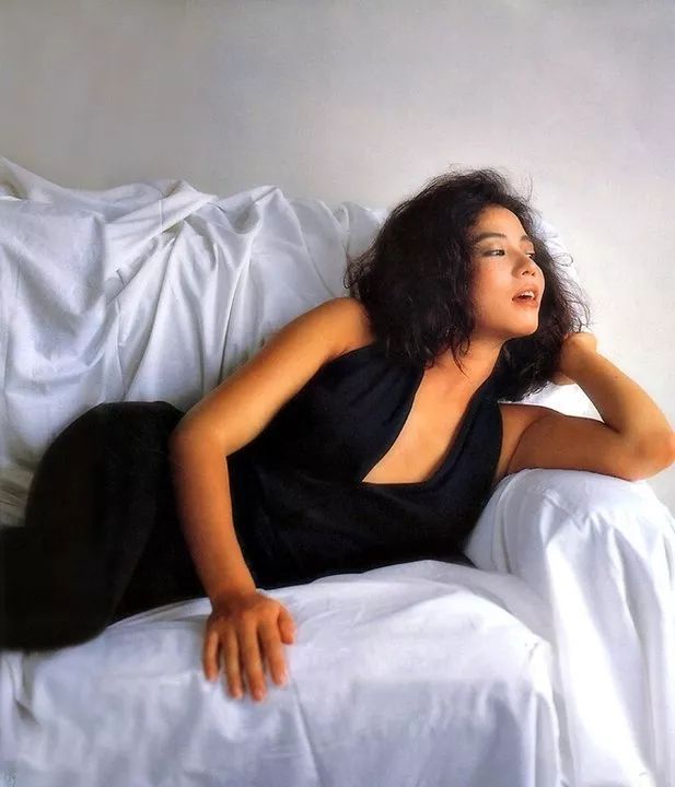 有人45岁还能吊打刘亦菲,有人为亡夫终身不再嫁...那些年的港星都还好吗?