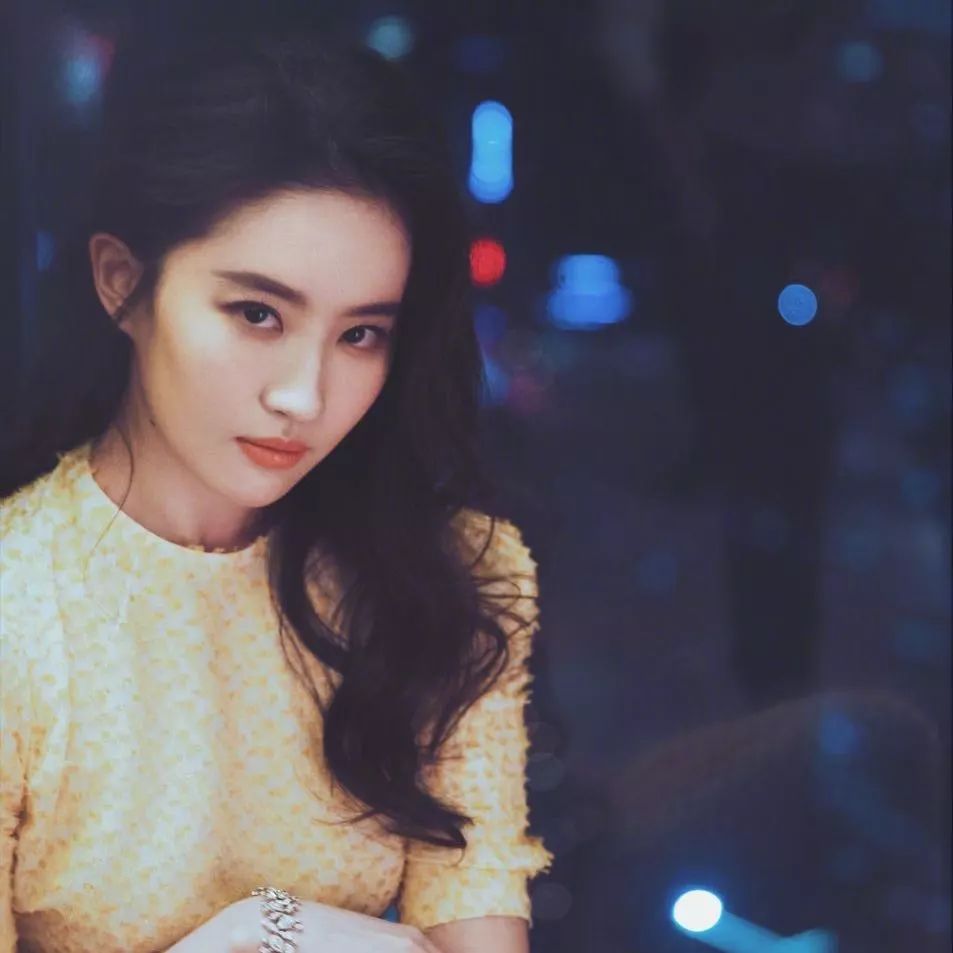 刘亦菲耍大牌?伊能静为她打抱不平,原来真实的刘亦菲是这样的