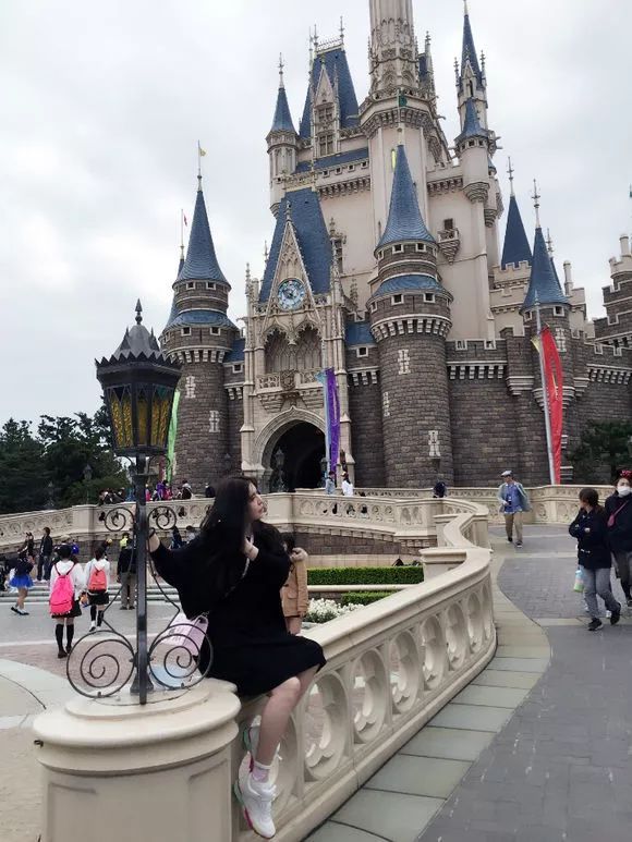 有人45岁还能吊打刘亦菲,有人为亡夫终身不再嫁...那些年的港星都还好吗?