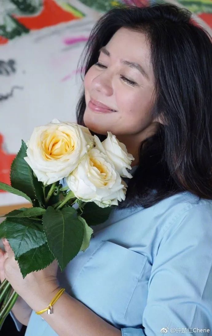 有人45岁还能吊打刘亦菲,有人为亡夫终身不再嫁...那些年的港星都还好吗?