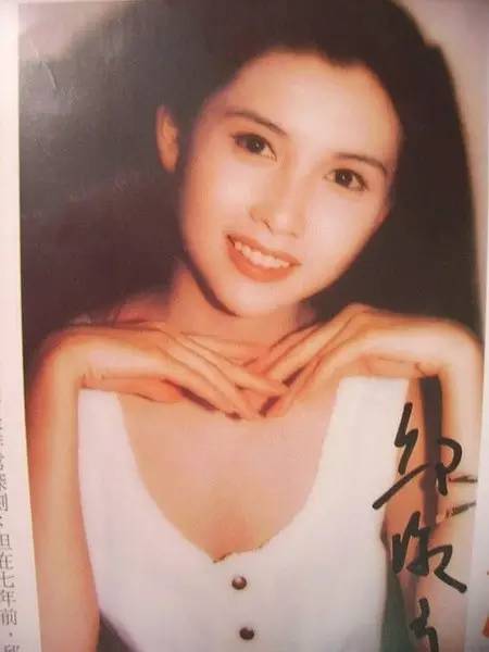 有人45岁还能吊打刘亦菲,有人为亡夫终身不再嫁...那些年的港星都还好吗?